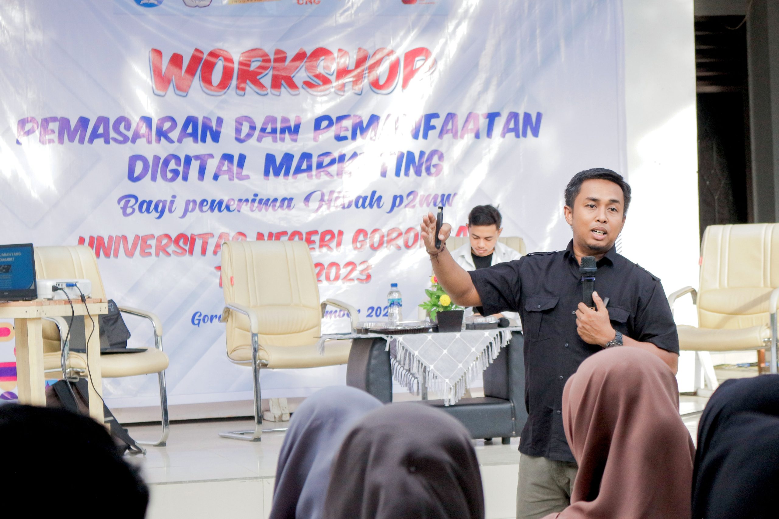 Workshop: Pemasaran dan Pemanfaatan Digital Marketing Bagi Mahasiswa P2MW Universitas Negeri Gorontalo
